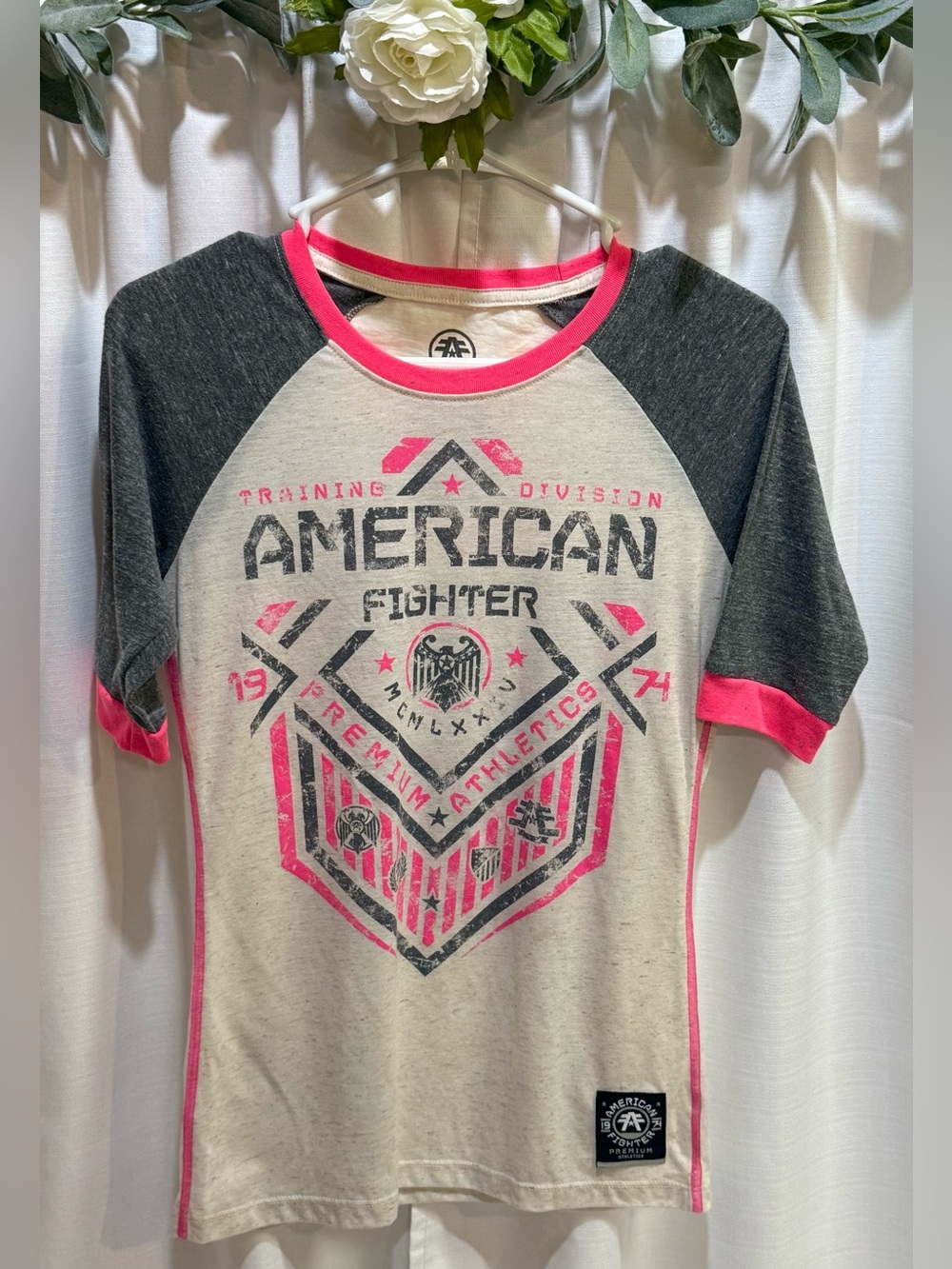 American Fighter Buckle Womens Graphic Raglan Tee S